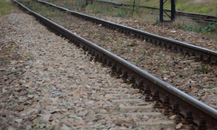Tragedia w Gąsocinie. Po kołami pociągu zginął 63-letni mężczyzna