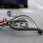 Rowerzysta po alkoholu wjechał w Nissana