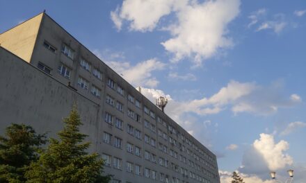 Tragedia w ciechanowskim szpitalu. Mężczyzna wyskoczył z okna