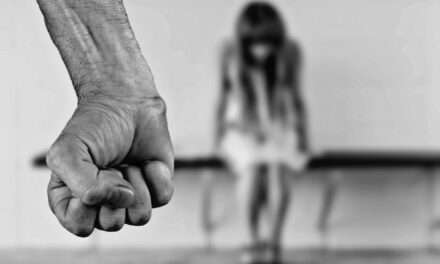 Podejrzany o stosowanie przemocy psychicznej wobec swojej żony i córki z policyjnym dozorem
