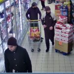 Zuchwała kradzież w sklepie. Policja szuka sprawców